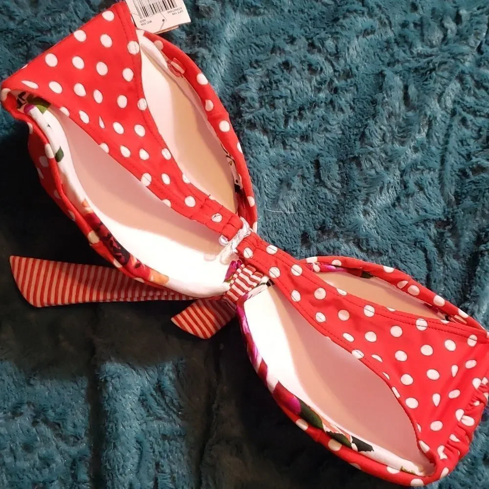 🌼Red polkadot bikini top
